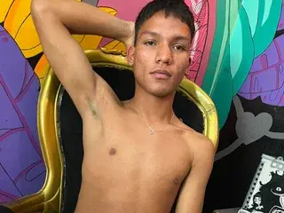 Streamate Watch Live Sex Cams of KirosSinclair