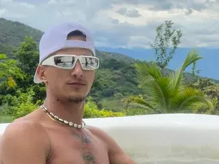 Streamate Live Sex of Adams_pitter