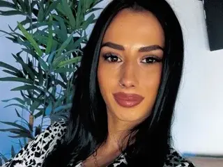 Streamate Adult Webcam of TiaCyrrus