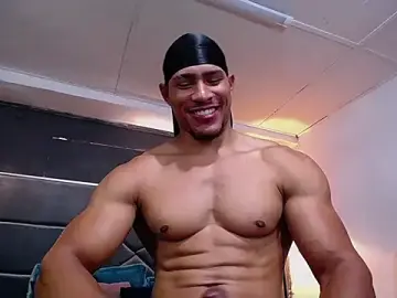 Stripchat Live Sex Cam of teddyfit19cm