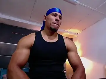 Stripchat Adult Webcam of teddyfit19cm