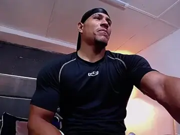 Stripchat Free Porn Cam of teddyfit19cm