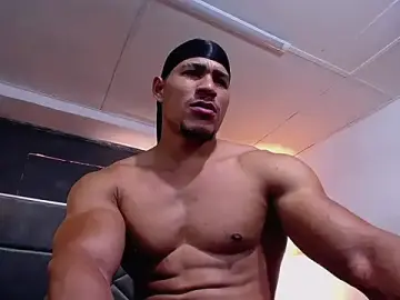 Stripchat Live Sex Cam of teddyfit19cm