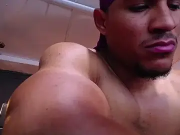 Stripchat Live Sex Cam of teddyfit19cm