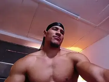 Stripchat Free Porn Cam of teddyfit19cm