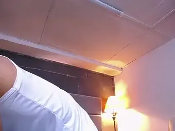 Stripchat Live Sex Cam of teddyfit19cm