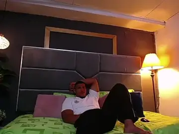 Stripchat Sex Cam of teddyfit19cm