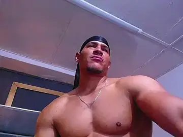 Stripchat Live Porn of teddyfit19cm
