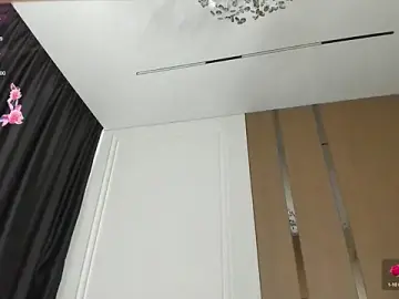 Stripchat Watch Live Sex Cams of Zirael_swan