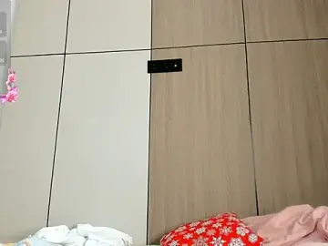 Stripchat Sex Cam of Zirael_swan