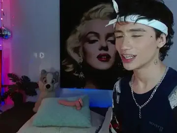 Stripchat Free Porn Cam of maxiy_001