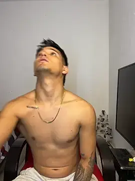 Stripchat Sex Cam of Alex_mojica