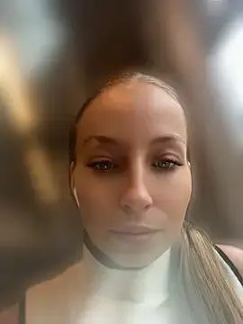 Stripchat Live Sex Cam of Mrs_Mr_007