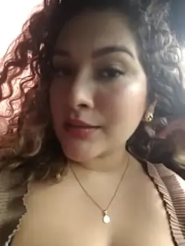 Stripchat Live Sex Cam of Sara_smiiith211