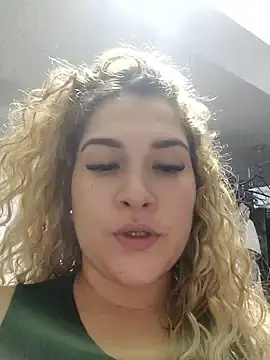 Stripchat Sex Cam of Sara_smiiith211