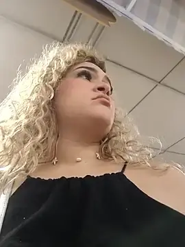 Stripchat Free Live Porn of Sara_smiiith211