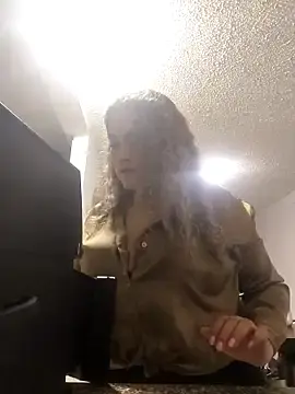 Stripchat Live Sex Cam of Sara_smiiith211