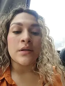 Stripchat Live Sex Cam of Sara_smiiith211