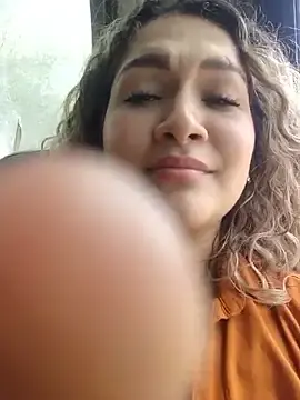 Stripchat Live Sex Cam of Sara_smiiith211