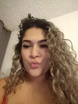 Stripchat Sex Cam of Sara_smiiith211