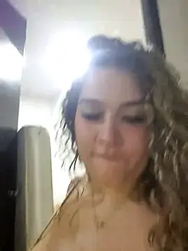 Stripchat Live Sex Cam of Sara_smiiith211