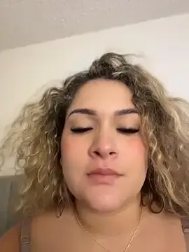 Stripchat Live Sex Cam of Sara_smiiith211