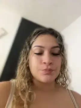 Stripchat Watch Live Sex Cams of Sara_smiiith211