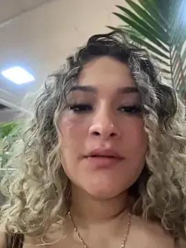 Stripchat Free Porn Cam of Sara_smiiith211
