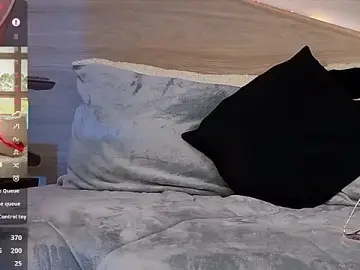 Stripchat Free Live Porn of kylliefox_