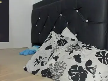 Stripchat Watch Live Sex Cams of santi_brown