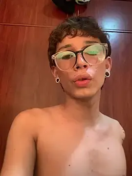 Stripchat Adult Webcam of AndyWiilliams