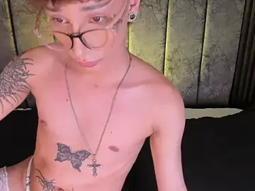 Stripchat Watch Live Sex Cams of AndyWiilliams