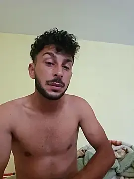 Stripchat Sex Cam of Iulianmarius12