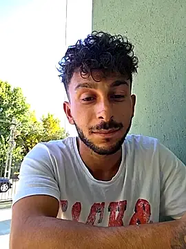 Stripchat Sex Cam of Iulianmarius12