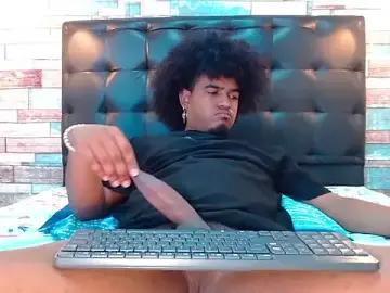 Stripchat Sex Cam of JaicobRuneer