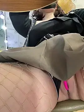 Stripchat Live Sex Cam of Emily-Nguyen