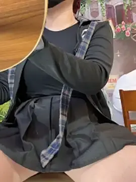 Stripchat Adult Webcam of Emily-Nguyen