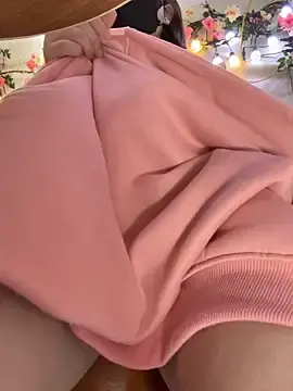 Stripchat Live Sex Cam of Emily-Nguyen