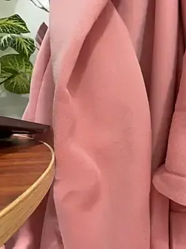 Stripchat Sex Cam of Emily-Nguyen