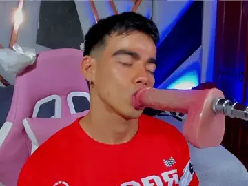 Stripchat Free Porn Cam of Alejandro_karter18