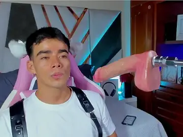 Stripchat Free Porn Cam of Alejandro_karter18