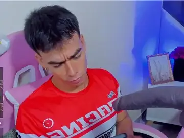 Stripchat Sex Cam of Alejandro_karter18