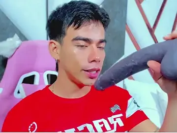 Stripchat Free Porn Cam of Alejandro_karter18