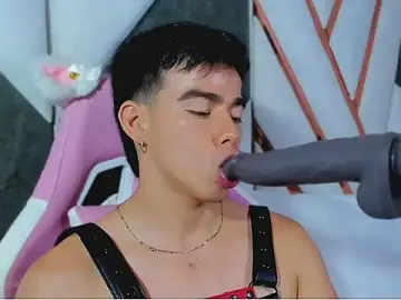 Stripchat Watch Live Sex Cams of Alejandro_karter18