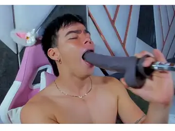 Stripchat Live Sex Cam of Alejandro_karter18