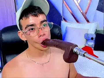 Stripchat Nude Webcam of Alejandro_karter18