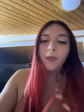 Stripchat Free Porn Cam of Karen18_boobs