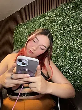 Stripchat Live Porn of Karen18_boobs