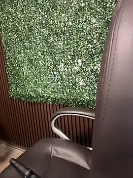 Stripchat Watch Live Sex Cams of Karen18_boobs