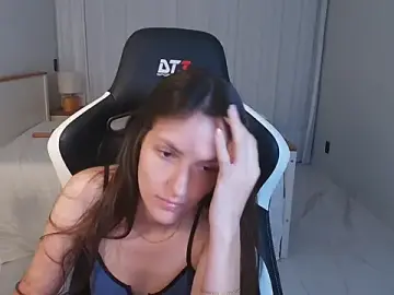 Stripchat Free Porn Cam of upssnowy
